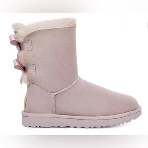 🌟LIKE NEW UGG BAILEY BOW boots, size 7. Pale smoke color. In ORIGINAL BOX. 🌟